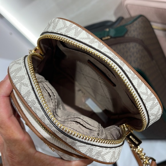 Michael Kors Jet Set Travel NS Chain Medium Logo Crossbody Bag Vanilla Color - Picture 8 of 16